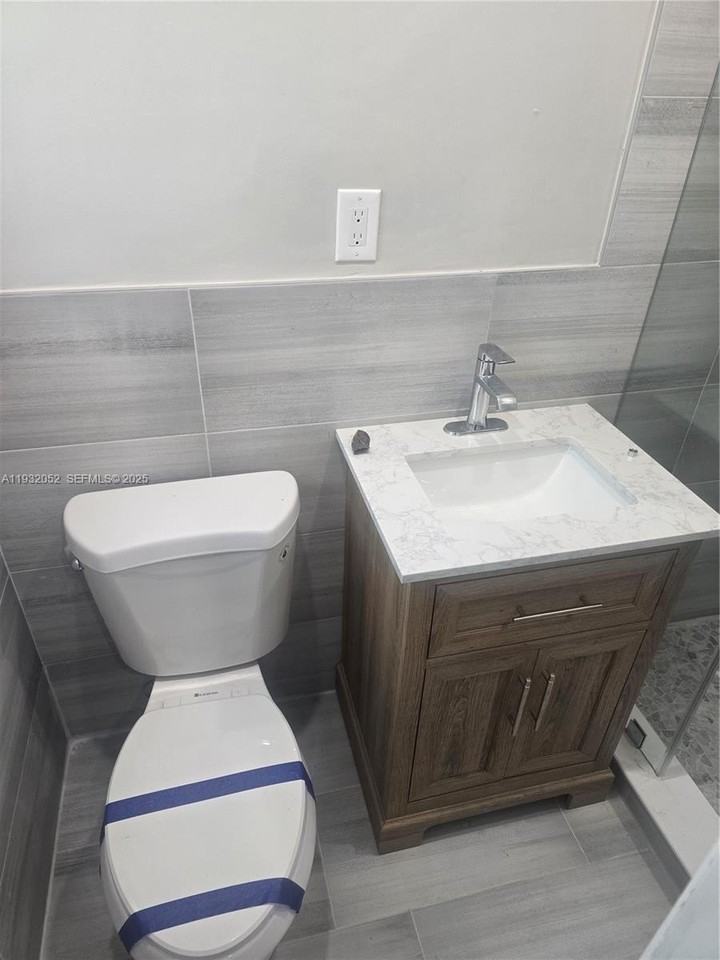 3300 Se 6th St #6 - Photo 4 of 7