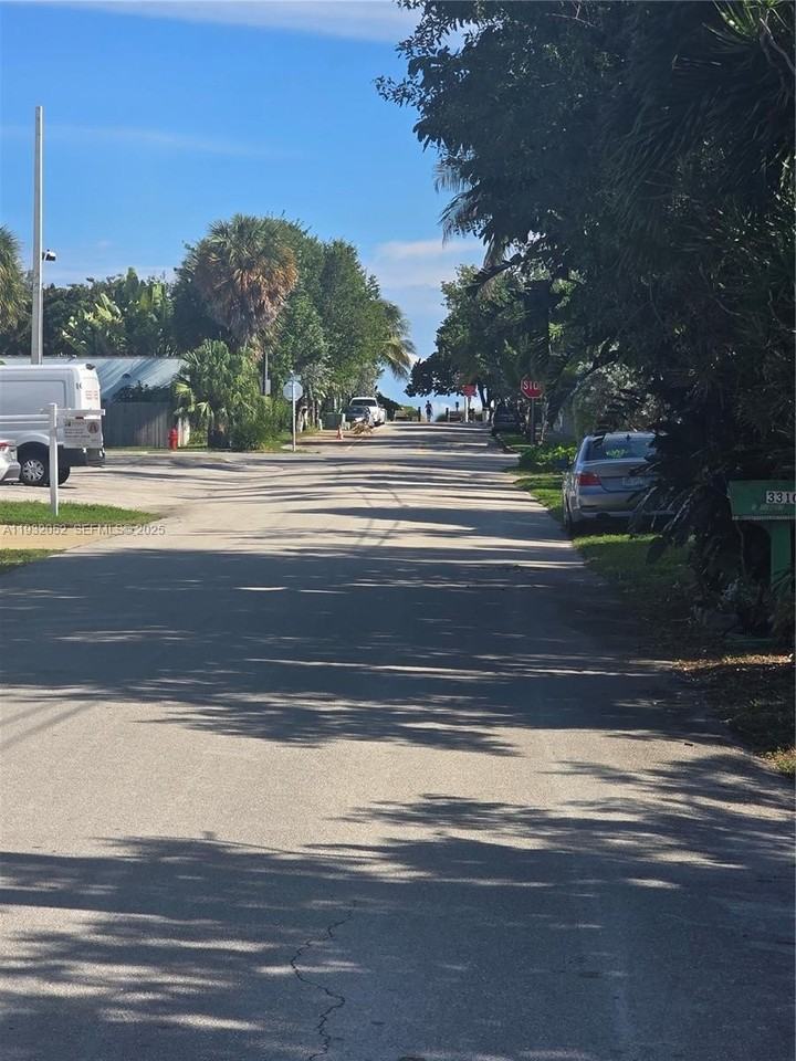 3300 Se 6th St #6 - Photo 6 of 7