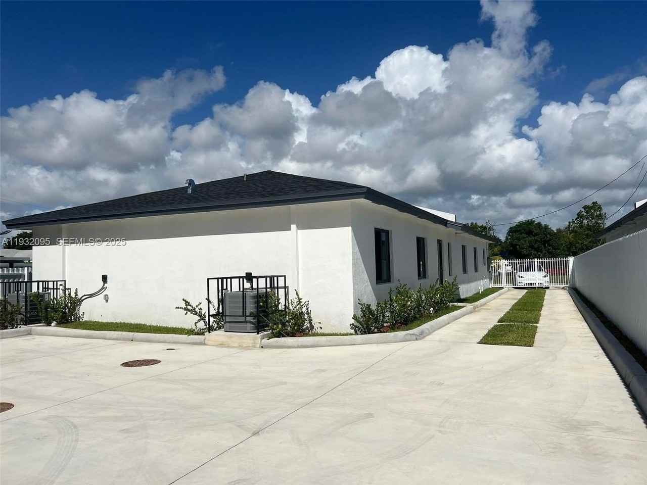 11982 Sw 213th St #11982 - Photo 3 of 24