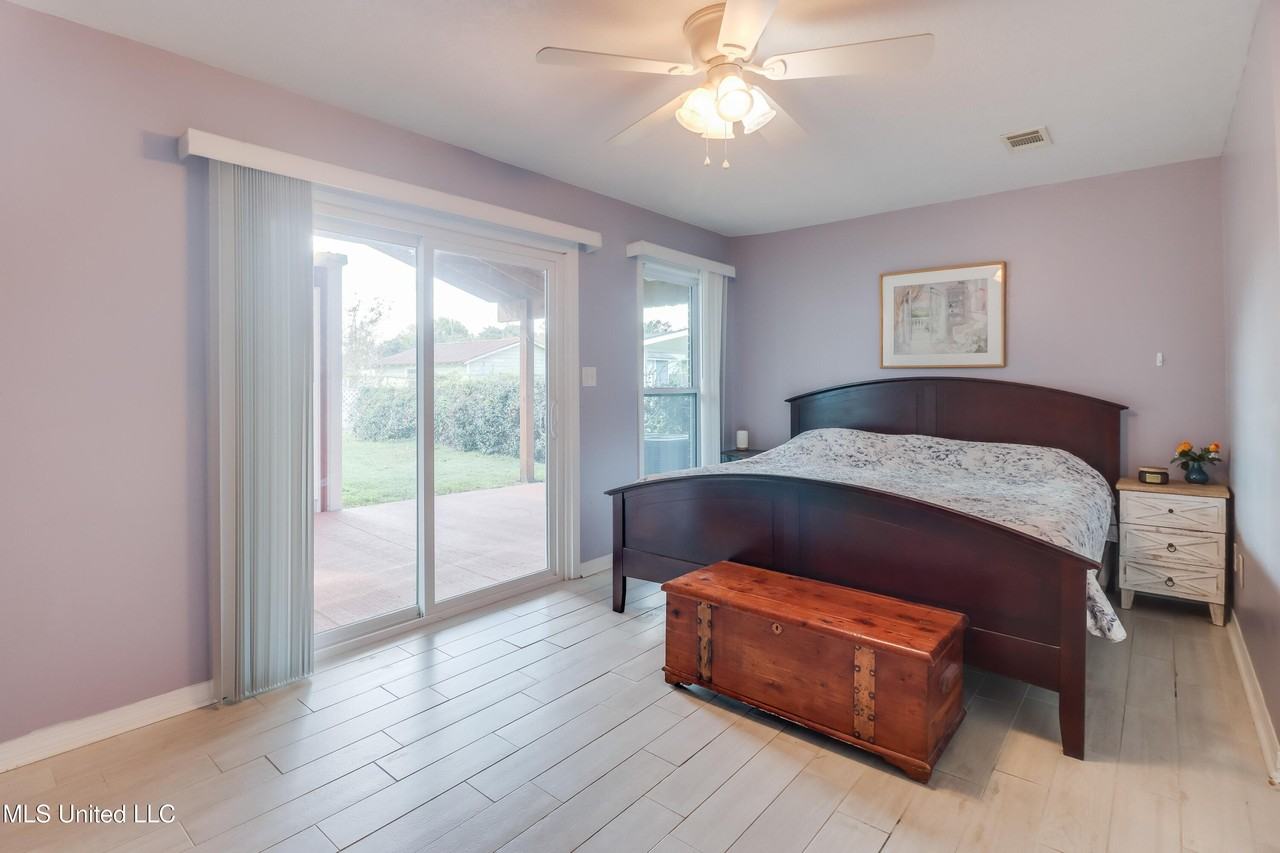 251 Santini St - Photo 7 of 21