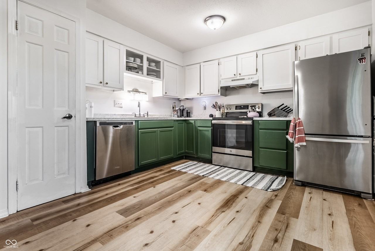 6503 Park Central Way #B - Photo 3 of 36