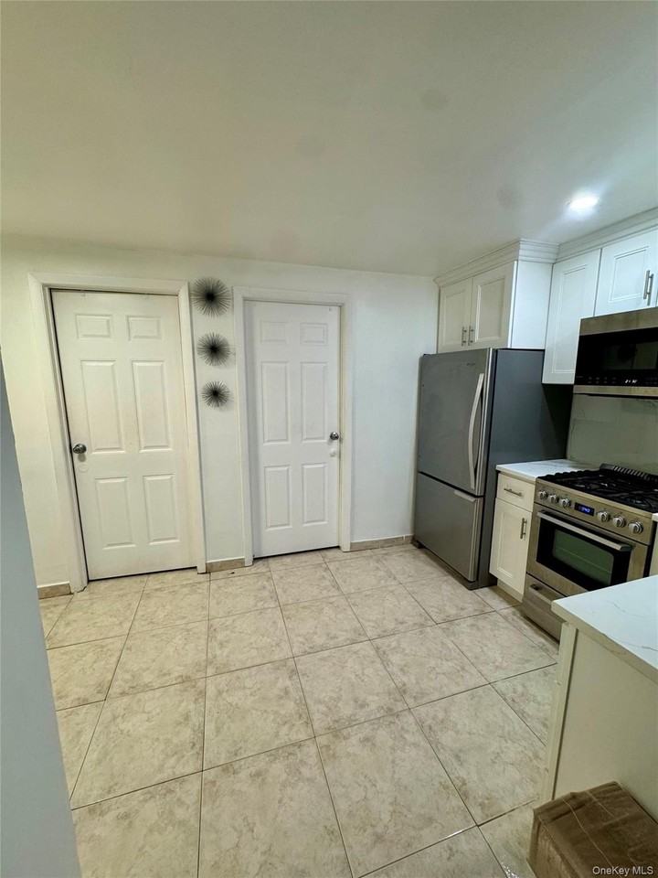 10868 50th Ave Apt 1 #1 - Photo 3 of 6