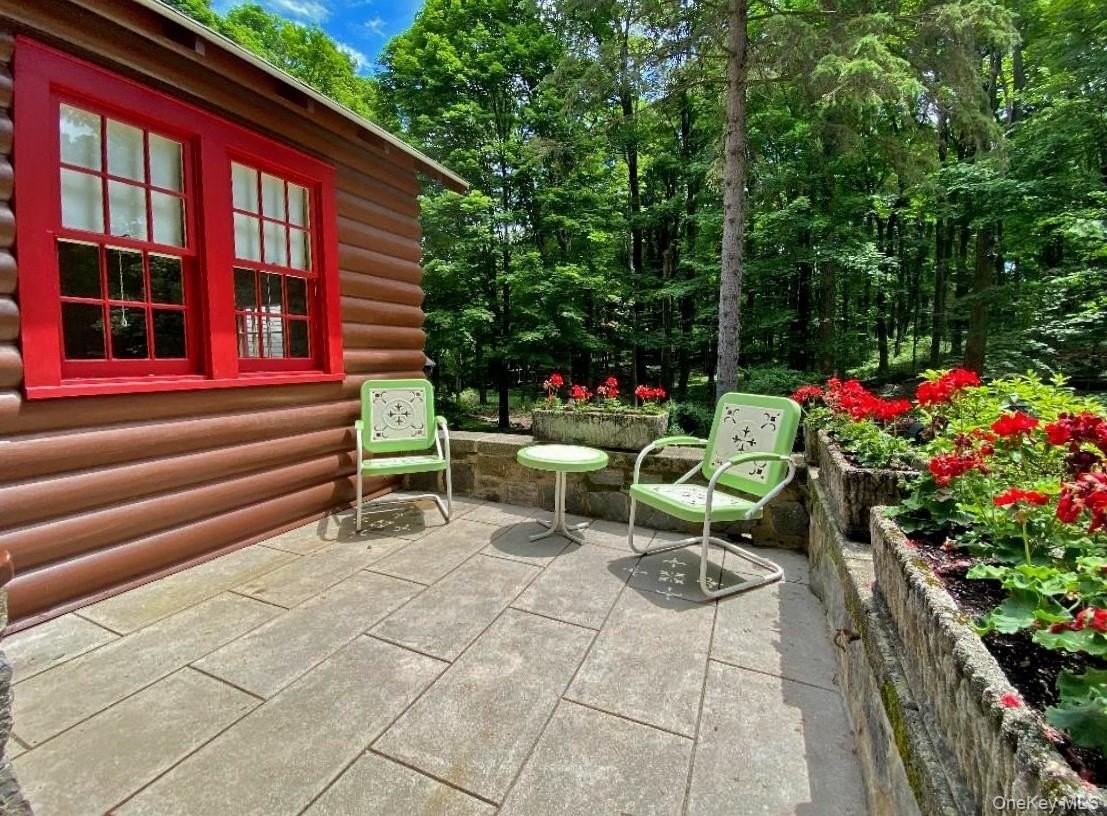 6 Alpine Rd - Photo 4 of 50