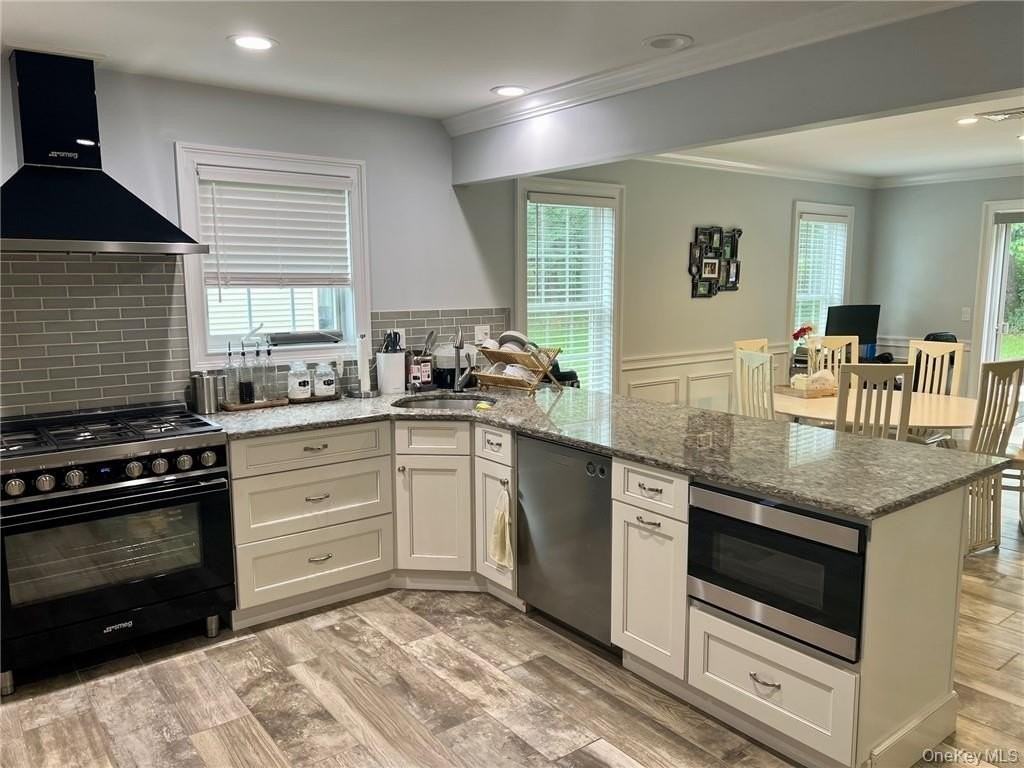 145 Montgomery St - Photo 2 of 21