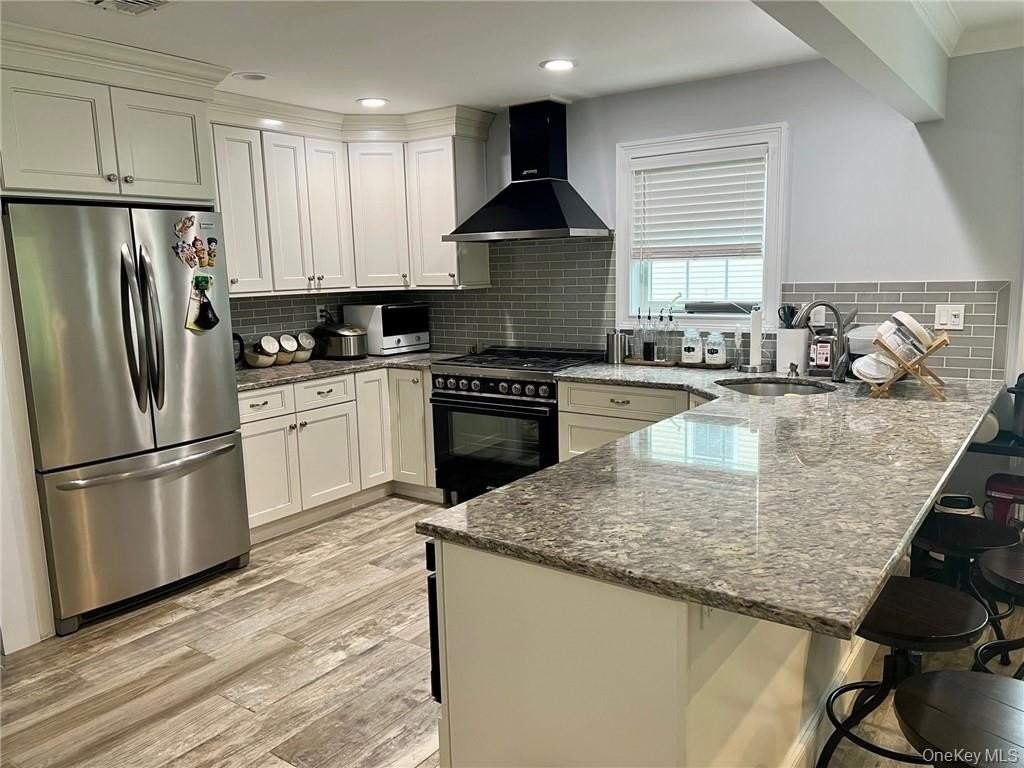 145 Montgomery St - Photo 4 of 21