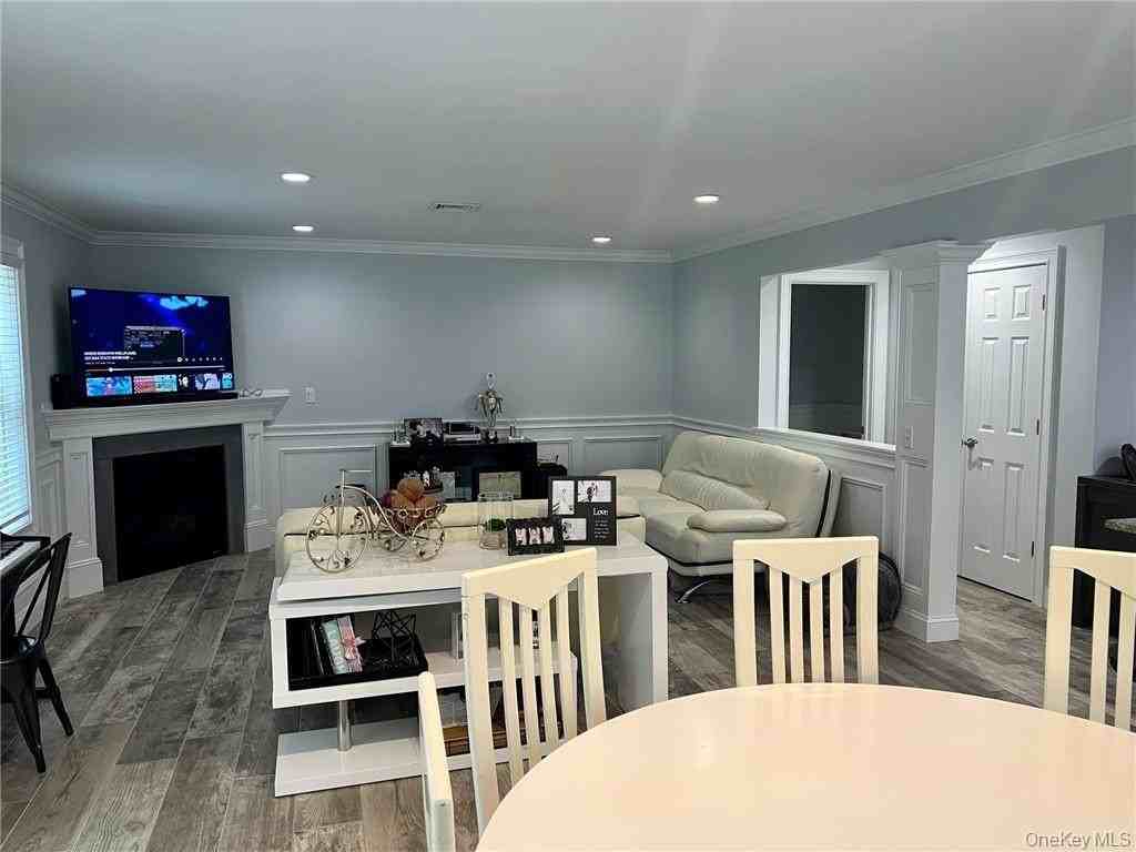 145 Montgomery St - Photo 5 of 21