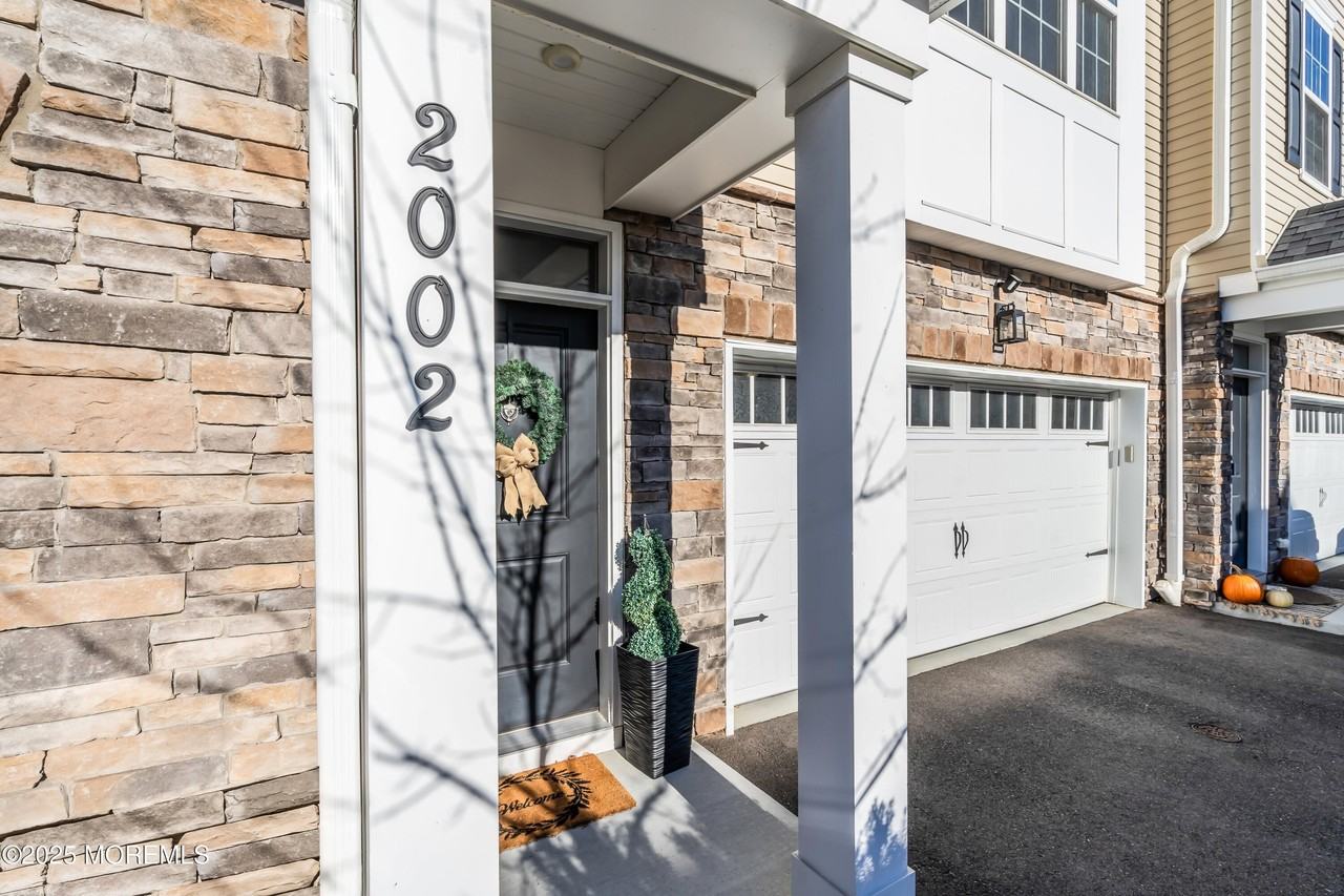 2002 Evans Ln - Photo 2 of 38