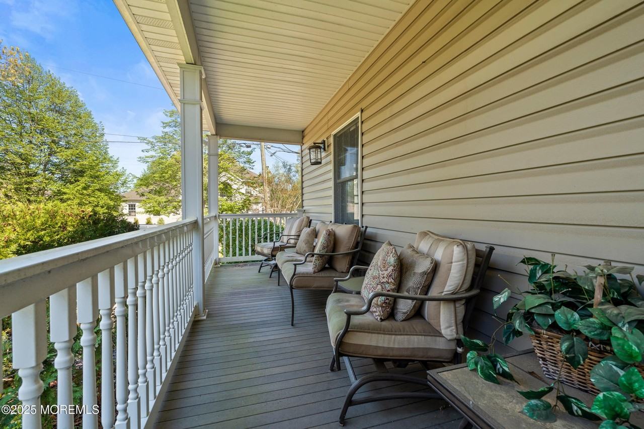 82 Larkin Pl - Photo 3 of 44