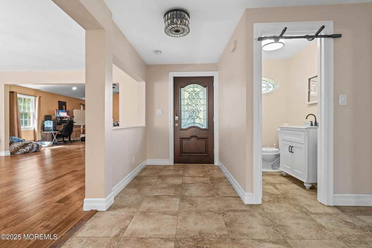 82 Larkin Pl - Photo 4 of 44