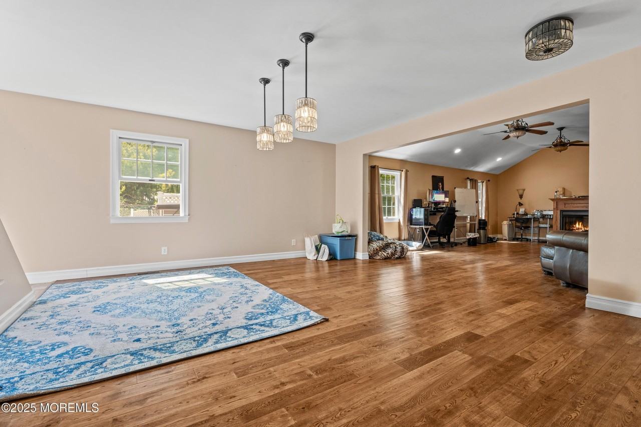 82 Larkin Pl - Photo 5 of 44