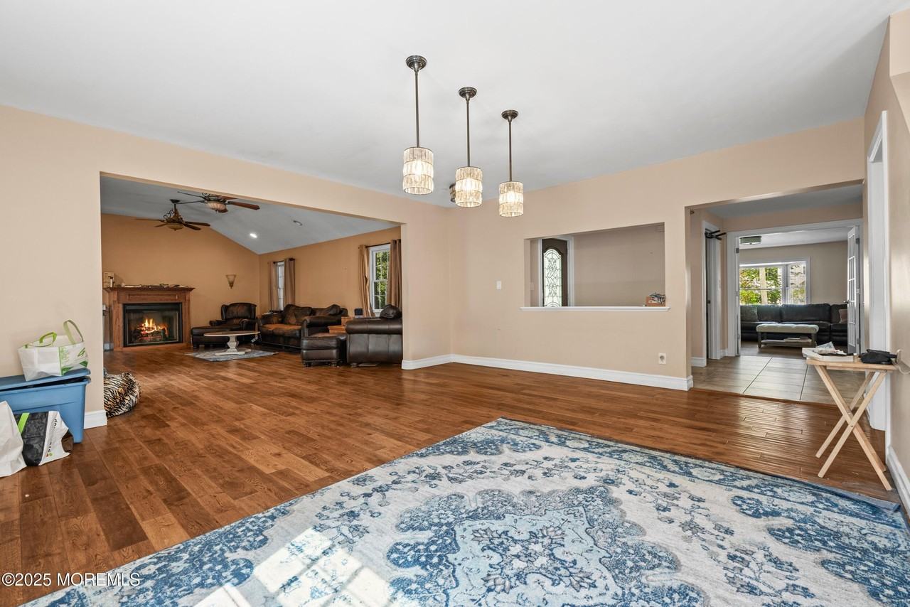 82 Larkin Pl - Photo 7 of 44