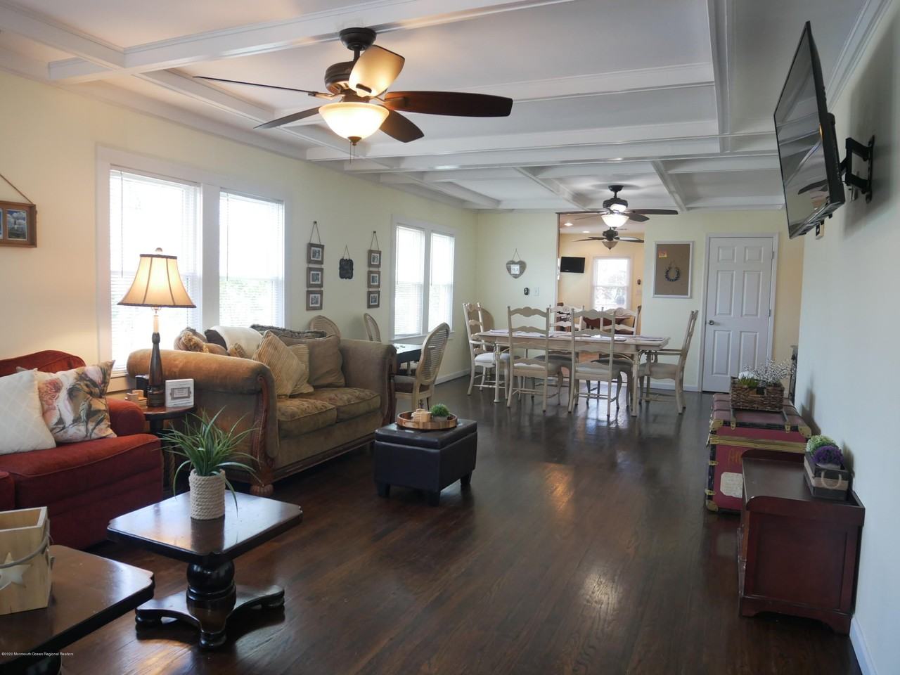 319 Arnold Ave - Photo 4 of 34