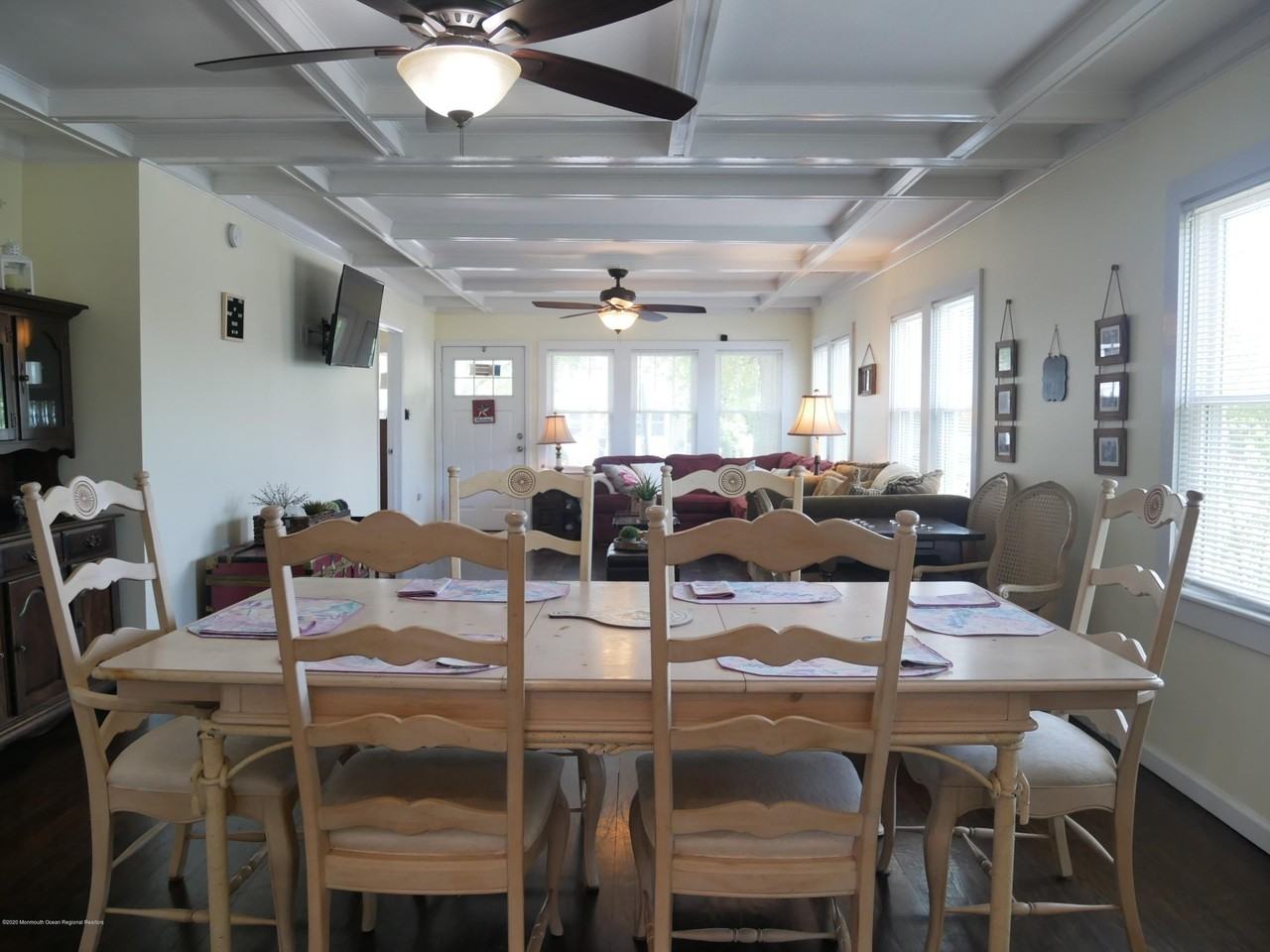 319 Arnold Ave - Photo 5 of 34