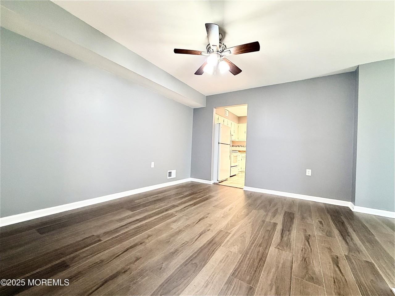 304 Wellington Pl - Photo 5 of 17