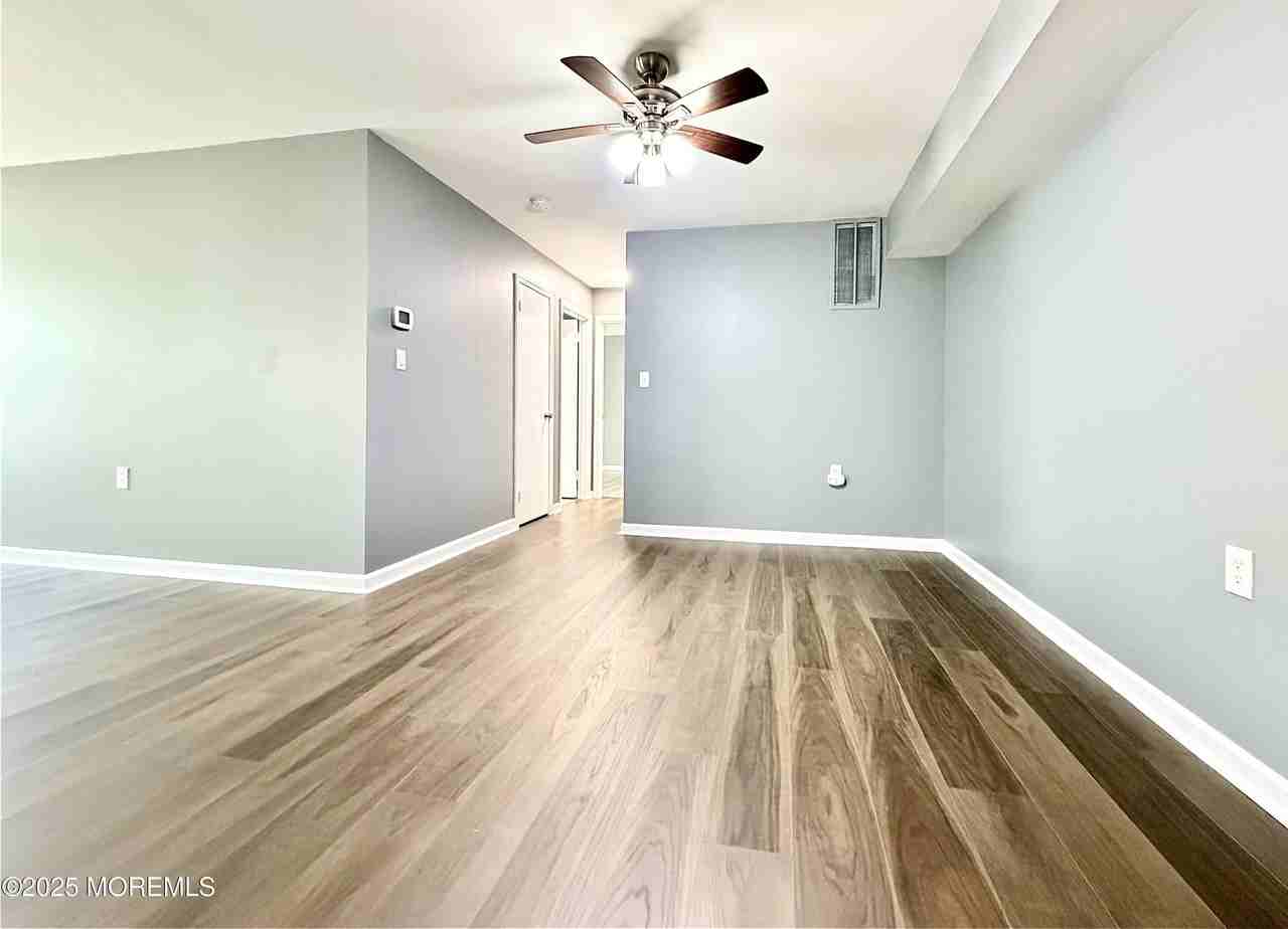 304 Wellington Pl - Photo 6 of 17