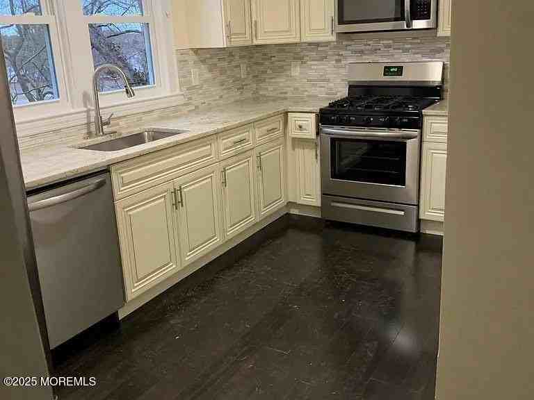 209 Gatzmer Ave - Photo 3 of 10