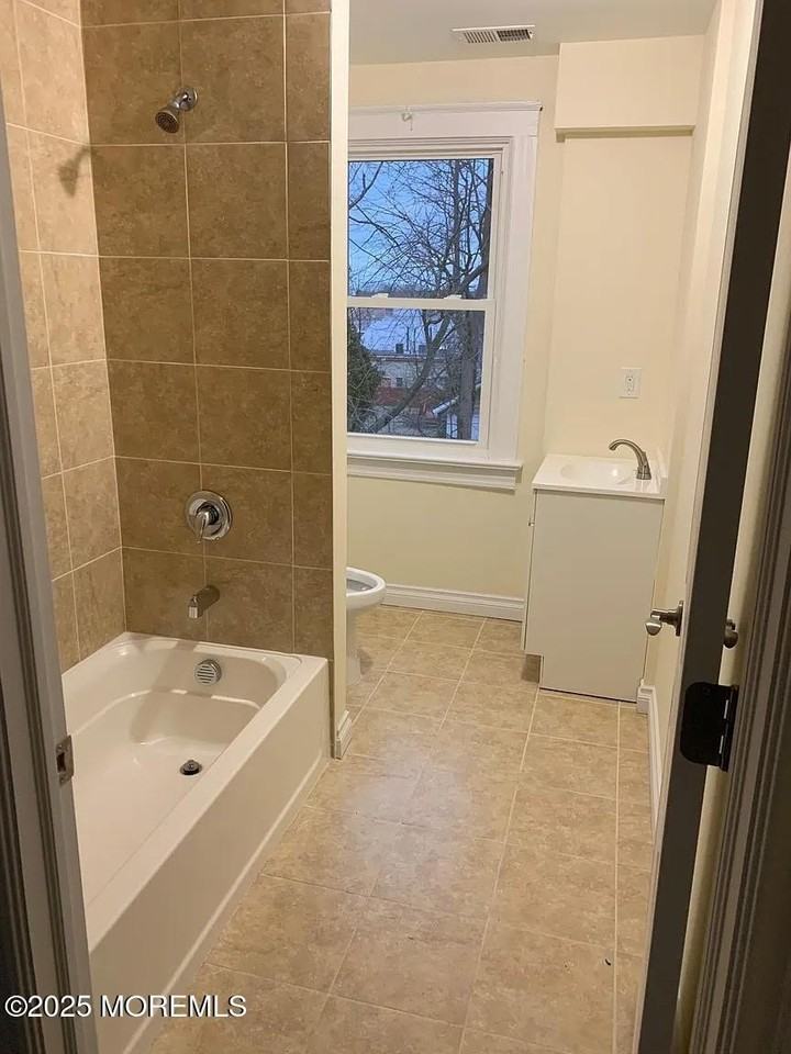 209 Gatzmer Ave - Photo 4 of 10