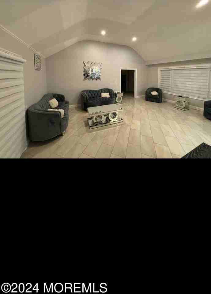 20 Dwight Dr - Photo 4 of 5