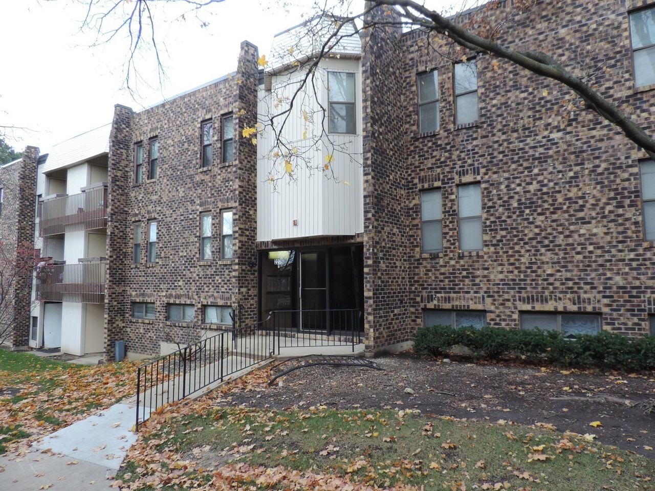 2275 Country Club Dr #25 - Photo 2 of 8