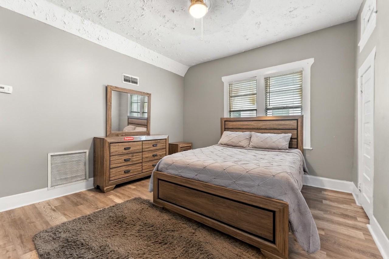 Hart St - Photo 2 of 6