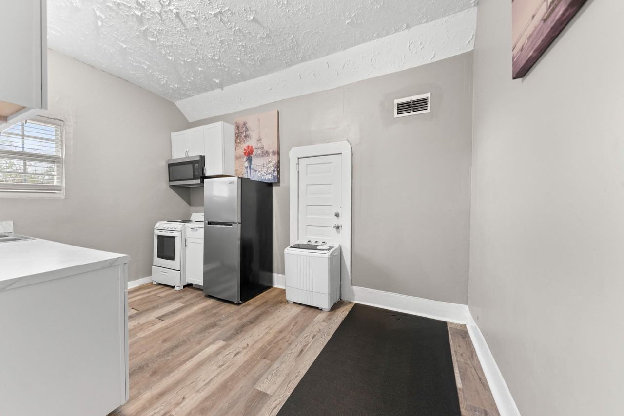 Hart St - Photo 4 of 6