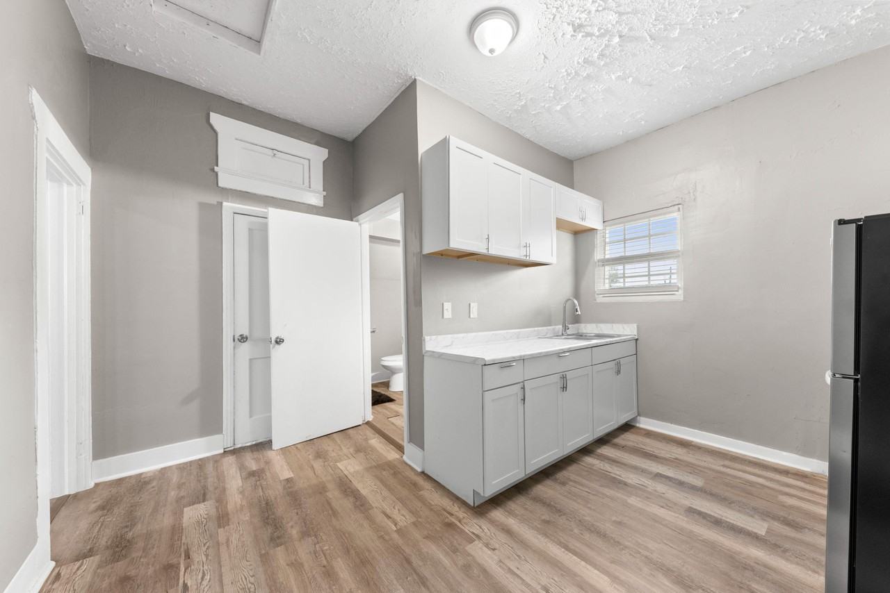 Hart St - Photo 5 of 6