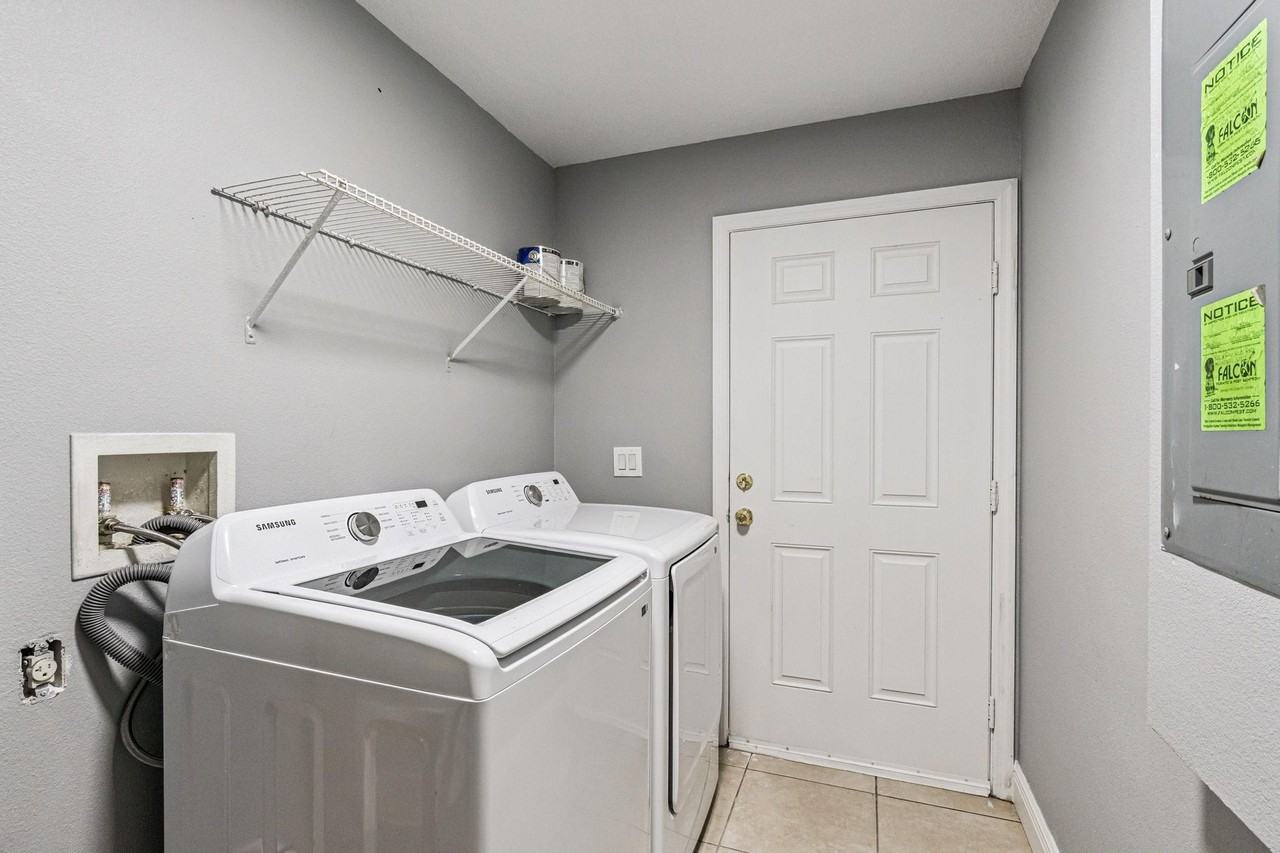 N Pine Hills Rd - Photo 5 of 25