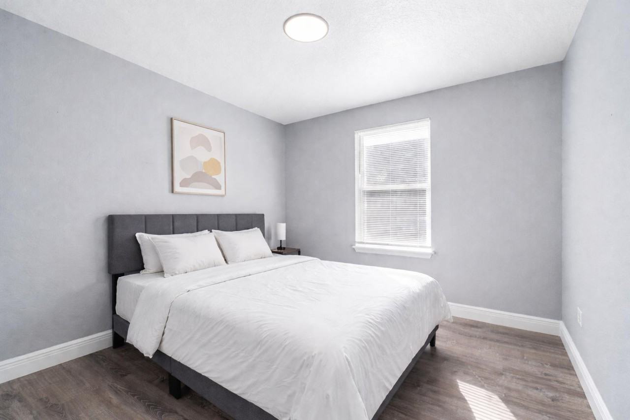 N Pine Hills Rd - Photo 7 of 25