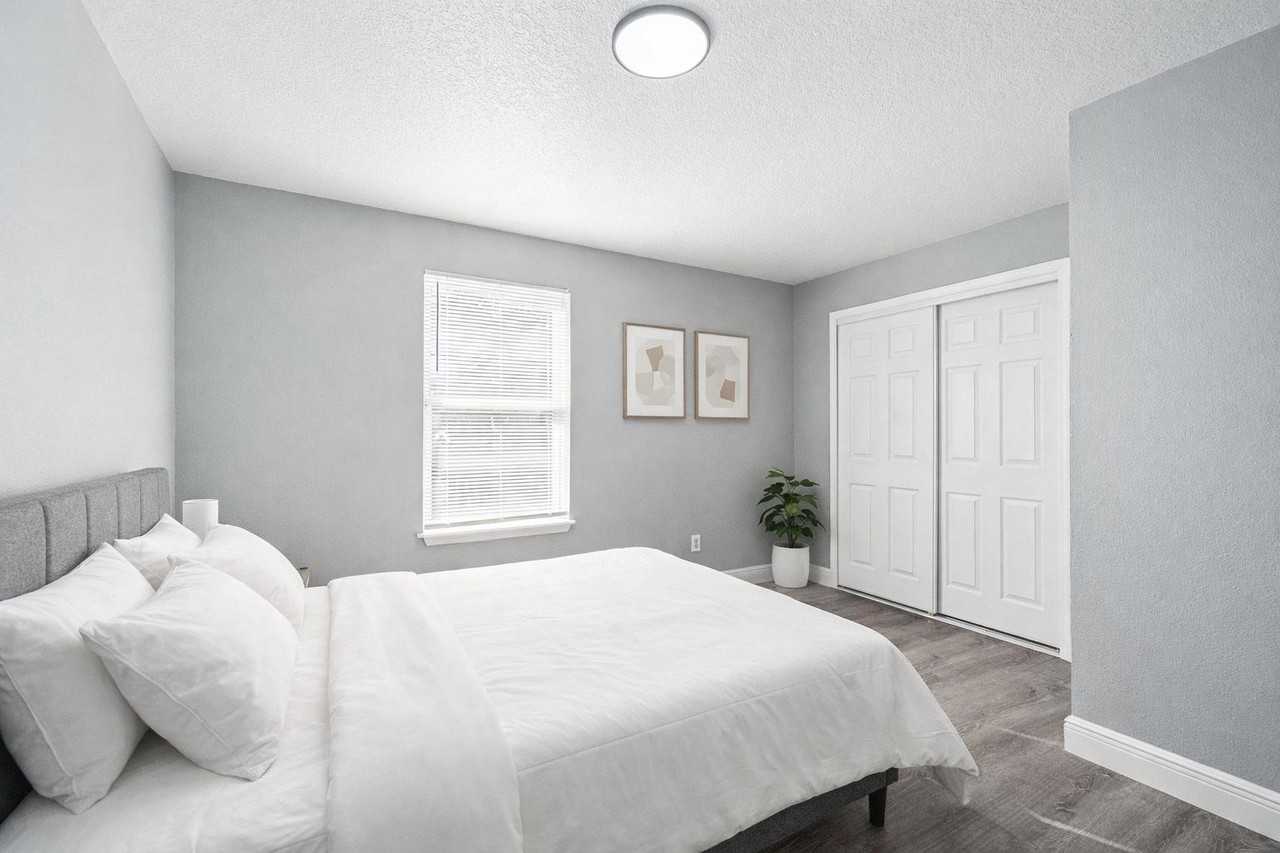 N Pine Hills Rd - Photo 6 of 8