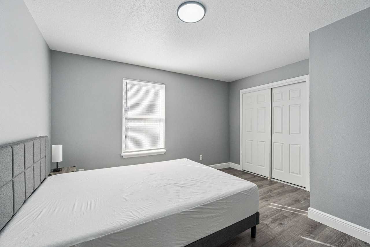 N Pine Hills Rd - Photo 7 of 8