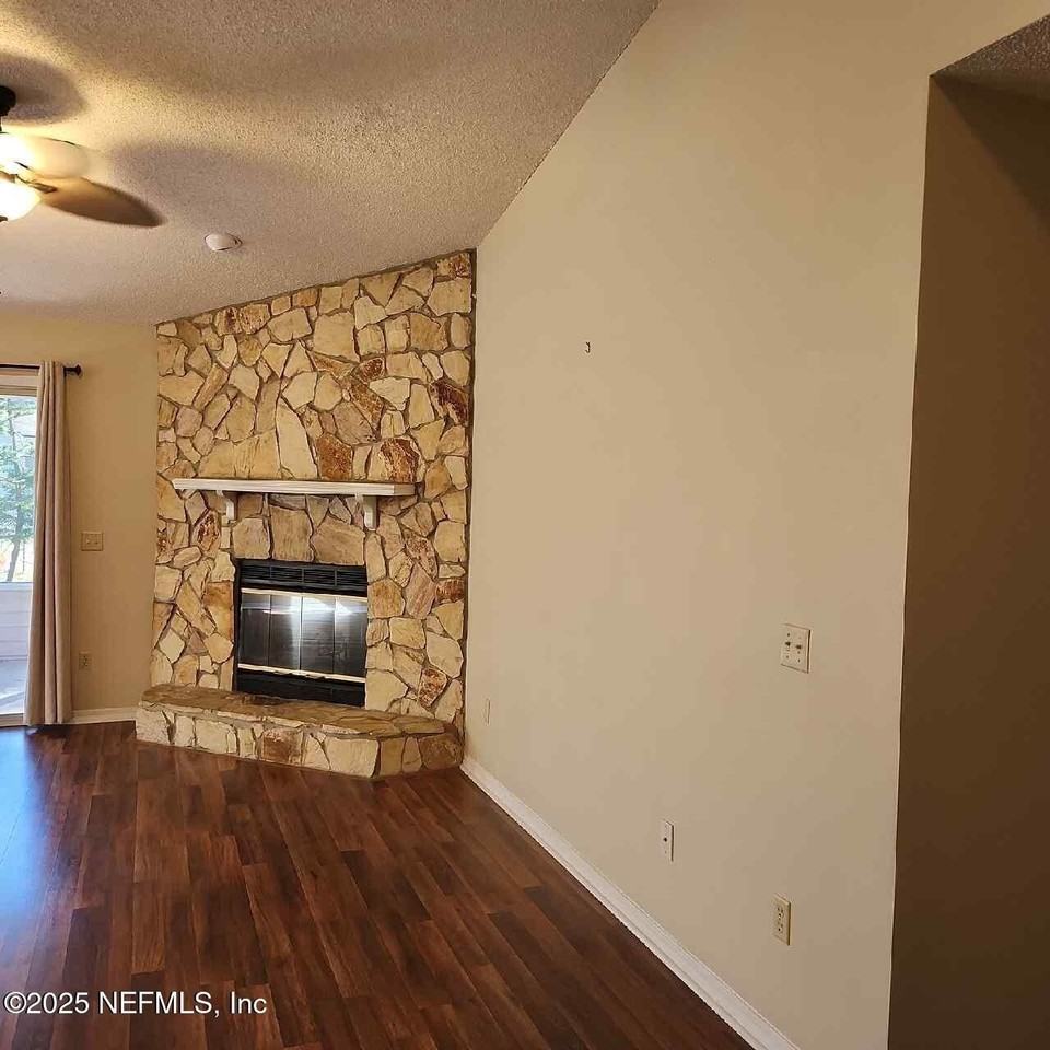 2210 Captain Kidd Dr - Photo 3 of 34