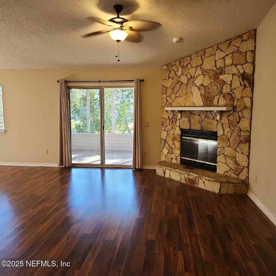 2210 Captain Kidd Dr - Photo 4 of 34