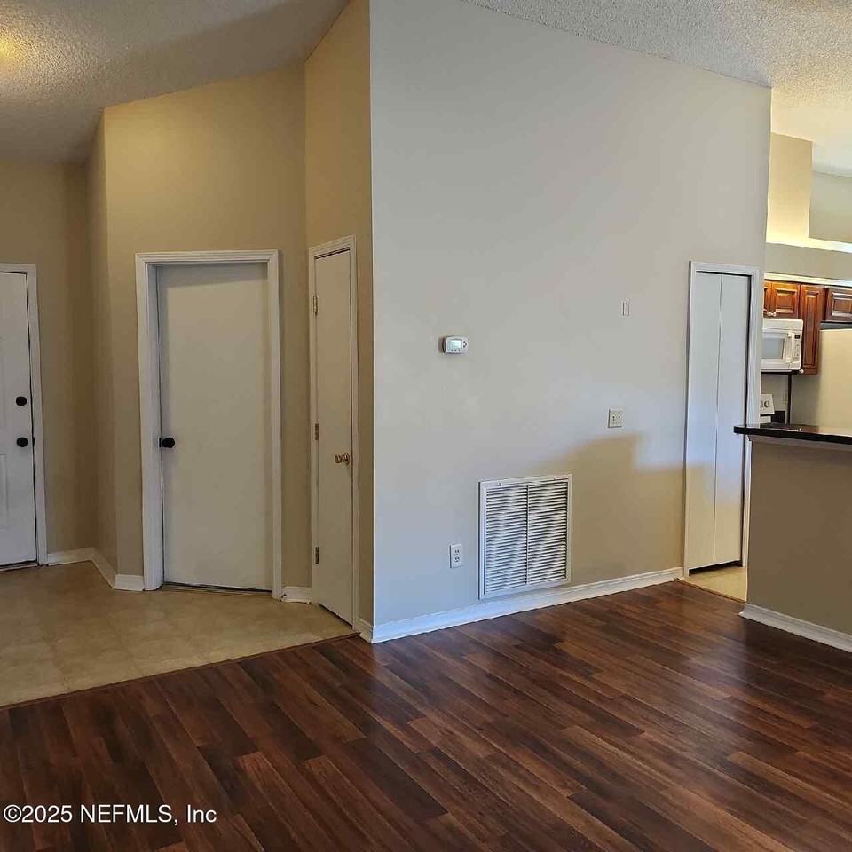 2210 Captain Kidd Dr - Photo 5 of 34