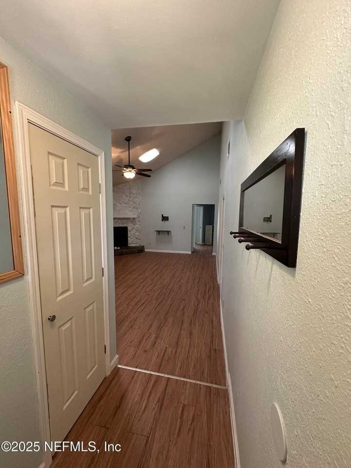 1855 Alberta Ct N - Photo 3 of 23