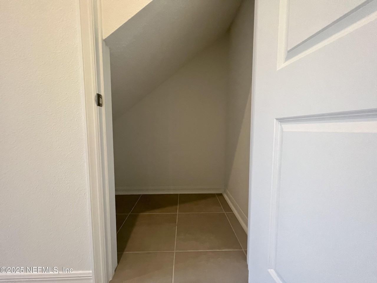 316 Anthony Dr - Photo 5 of 27