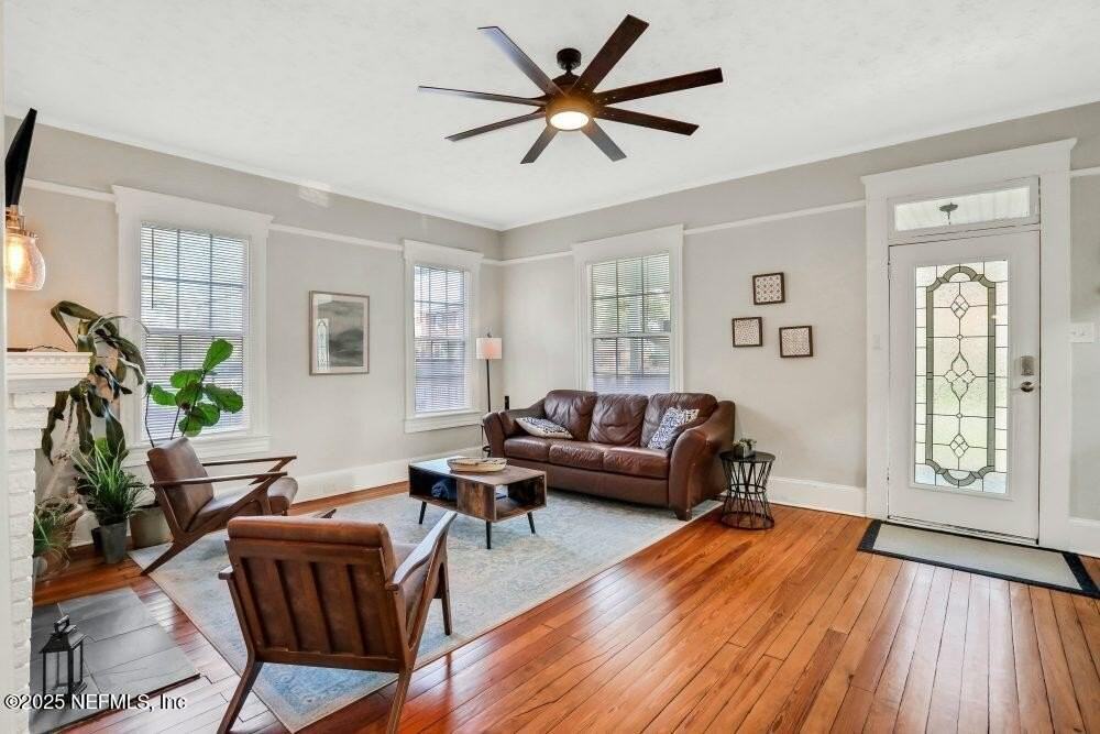 1104 Lasalle St - Photo 5 of 24