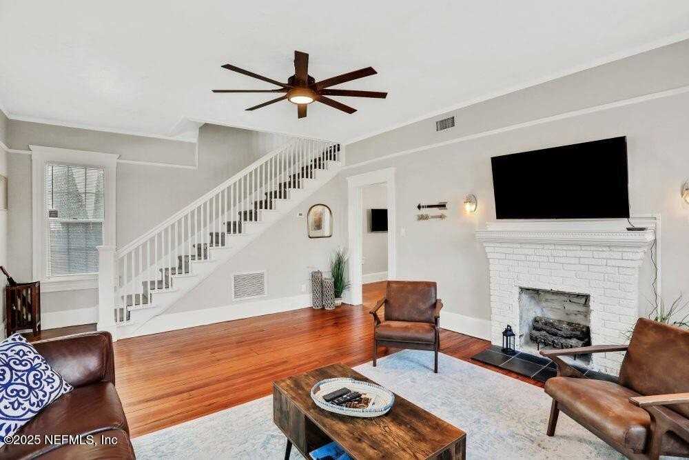 1104 Lasalle St - Photo 7 of 24