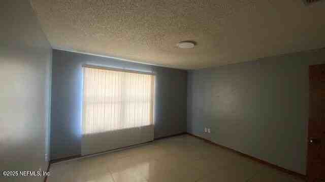 5542 Bennington Dr - Photo 4 of 12