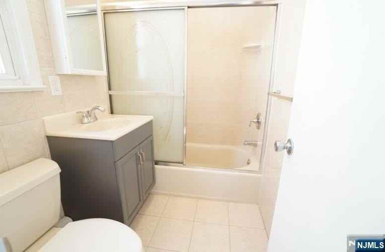 273 Hoover Ave - Photo 6 of 8