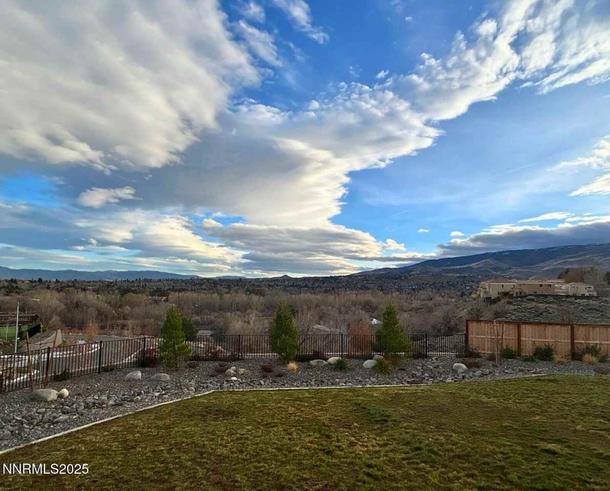 1243 Cedarhaven Ct - Photo 4 of 5