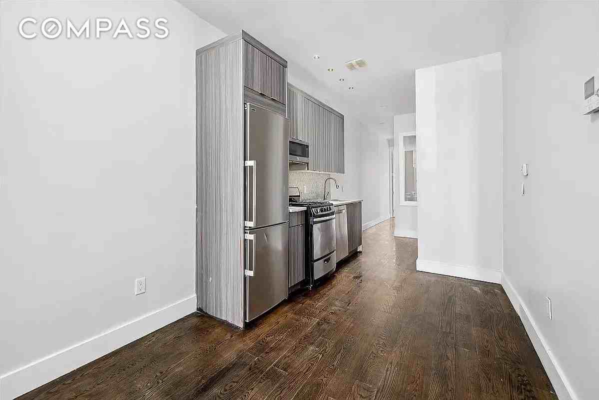 580 Fairview Ave #1L - Photo 3 of 8