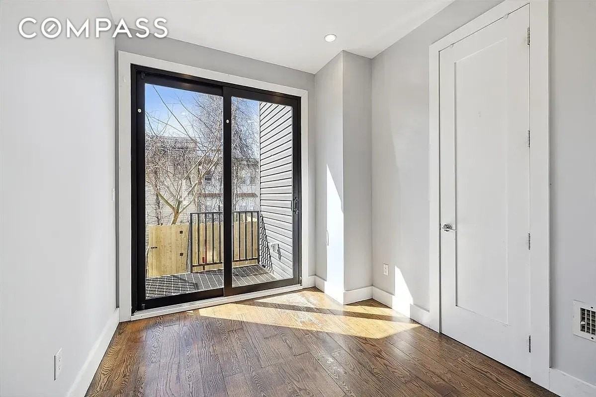 580 Fairview Ave #1L - Photo 4 of 8