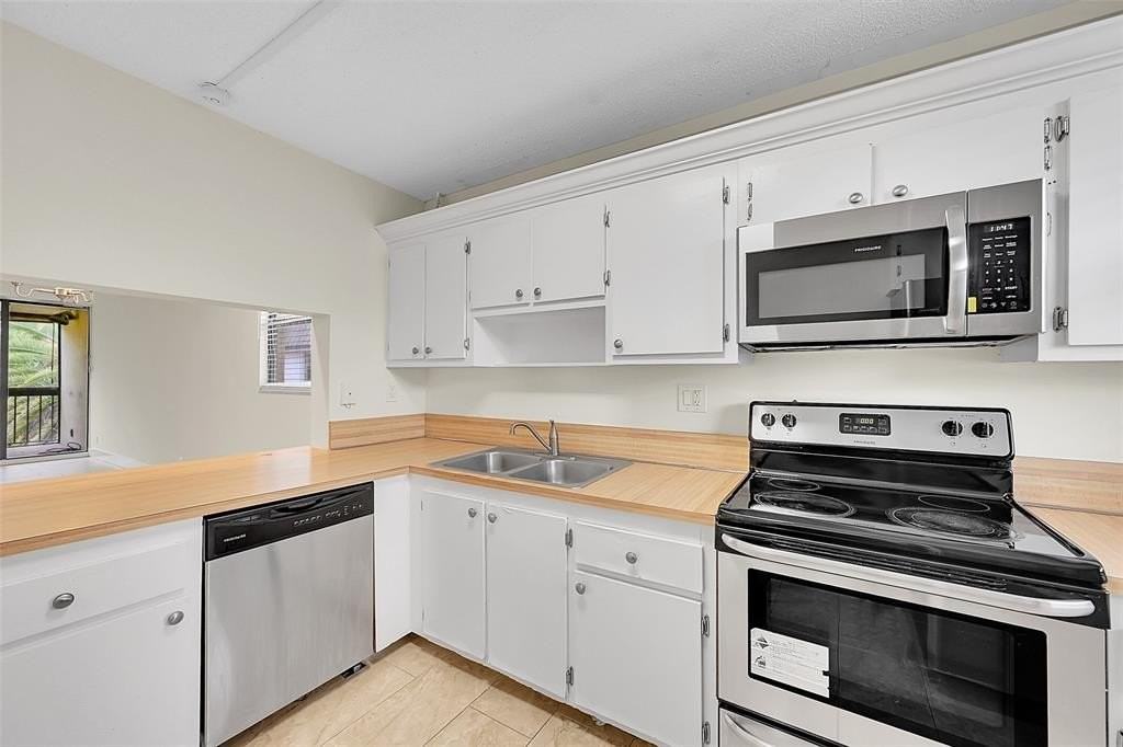 8415 Forest Hills Dr #305 - Photo 5 of 25