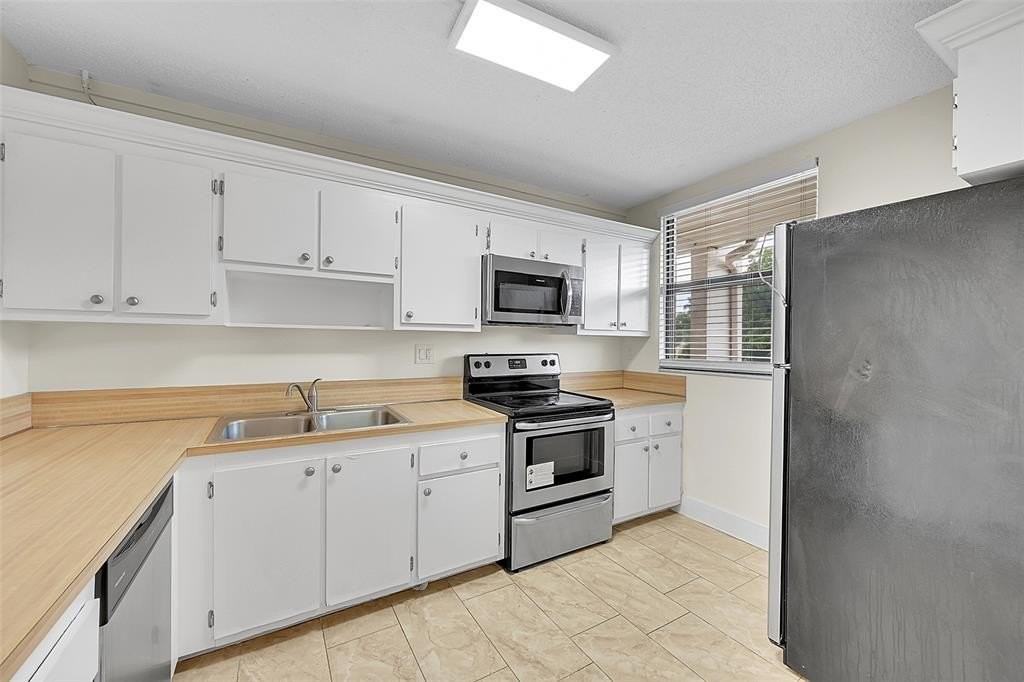 8415 Forest Hills Dr #305 - Photo 6 of 25