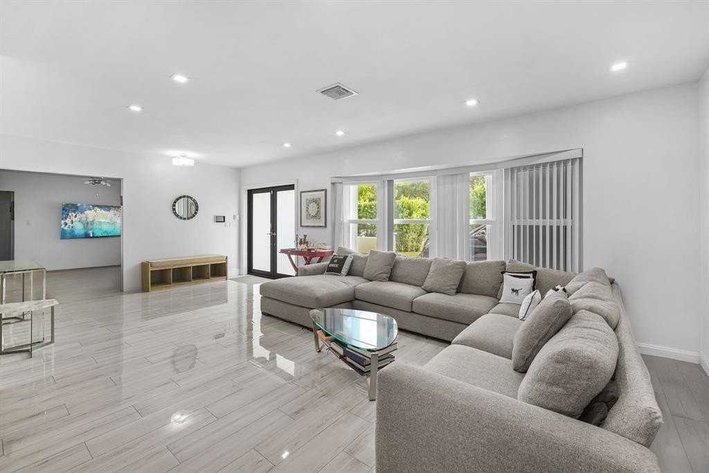 3500 N 46th Ave - Photo 4 of 13