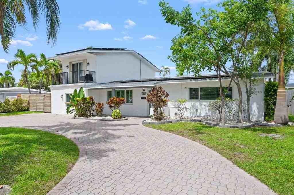 865 Ne 23rd Ter - Photo 3 of 33