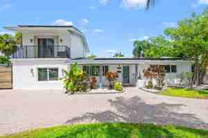 featured image of 865 Ne 23rd Ter