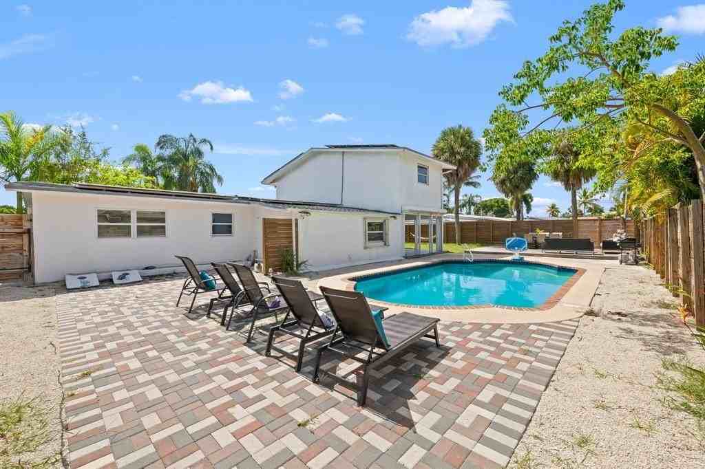 865 Ne 23rd Ter - Photo 7 of 33