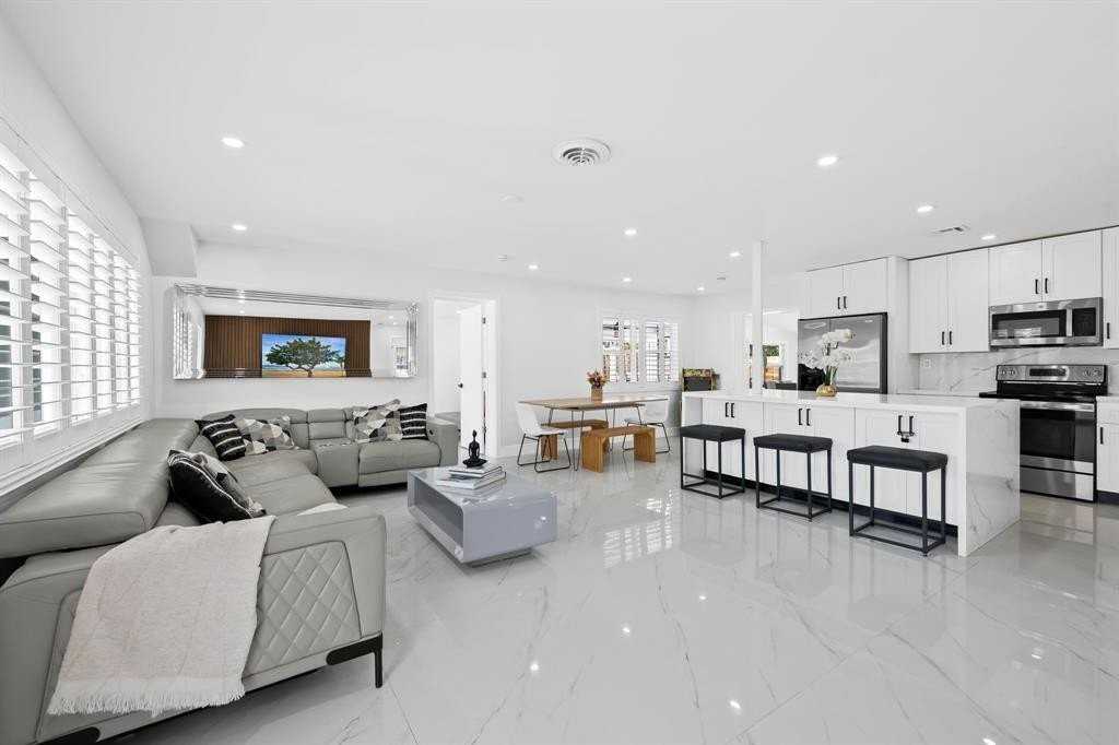 865 Ne 23rd Ter - Photo 6 of 33