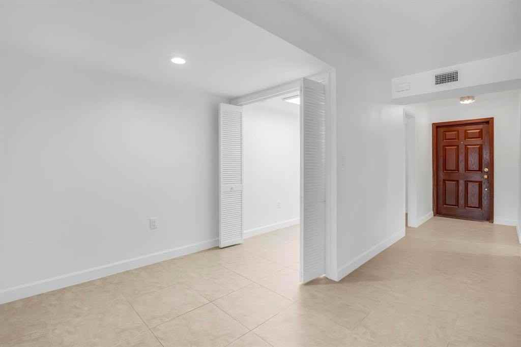 3827 Ne 166th St - Photo 3 of 33